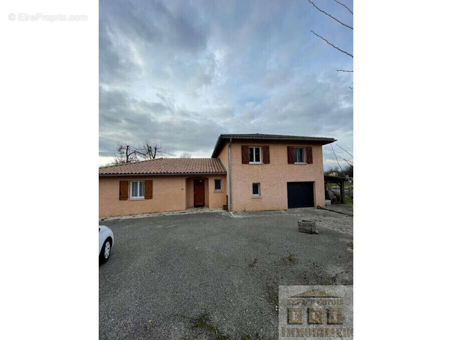 Maison à SAINT-SIMEON-DE-BRESSIEUX