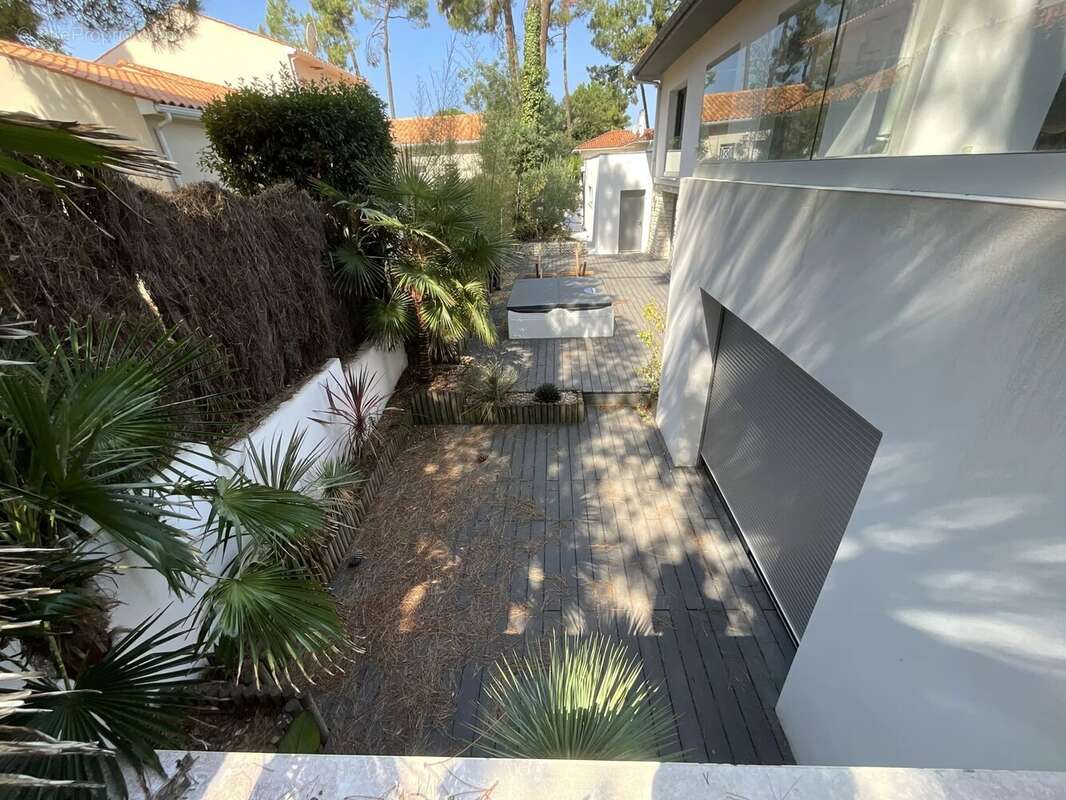 Villa contemporaine de 230 m² - photo 11