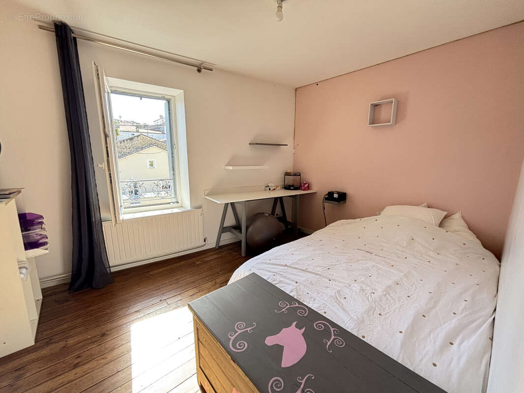 Maison à MAGNAC-SUR-TOUVRE