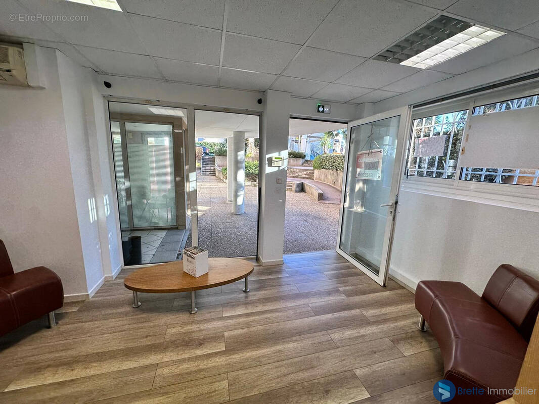 Commerce à CARQUEIRANNE