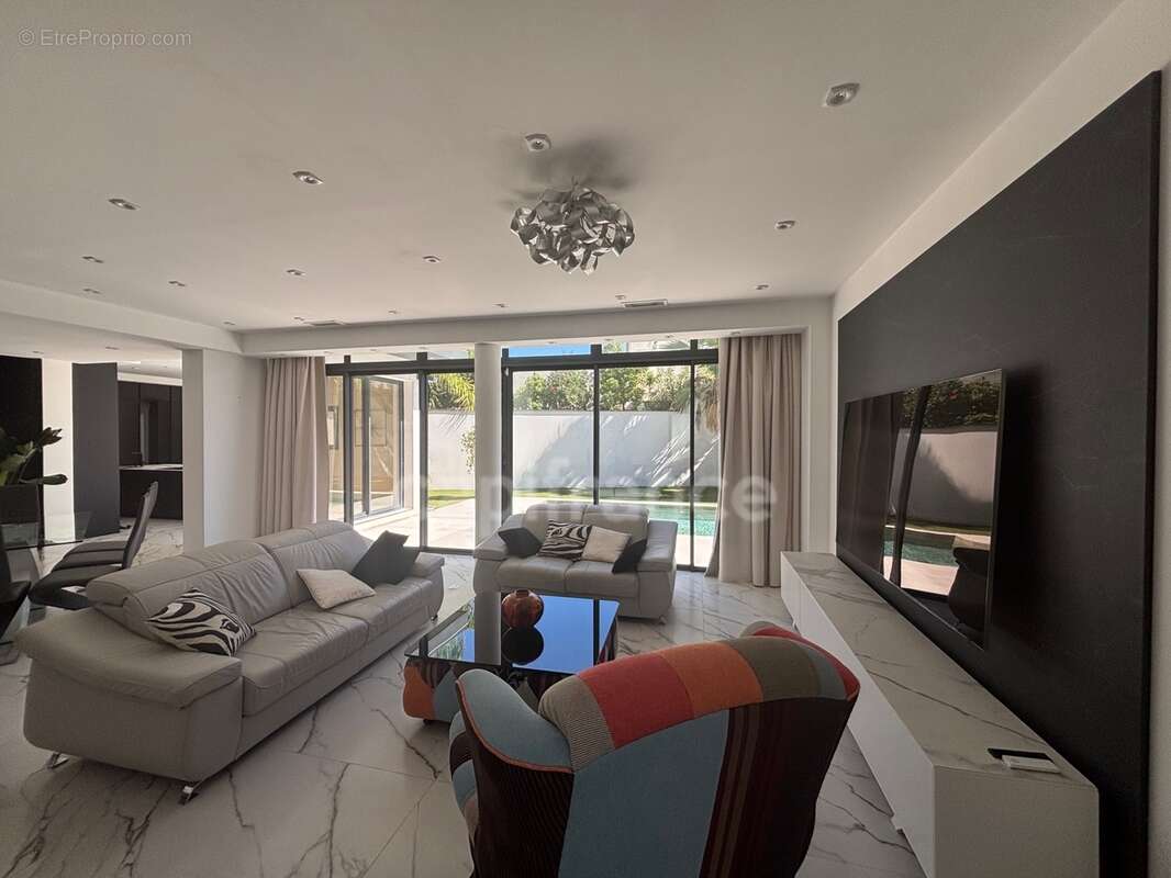 Grau d'agde, villa contemporaine p7 avec double garage, prestations luxueuses proche mer, secteur calme - photo 4