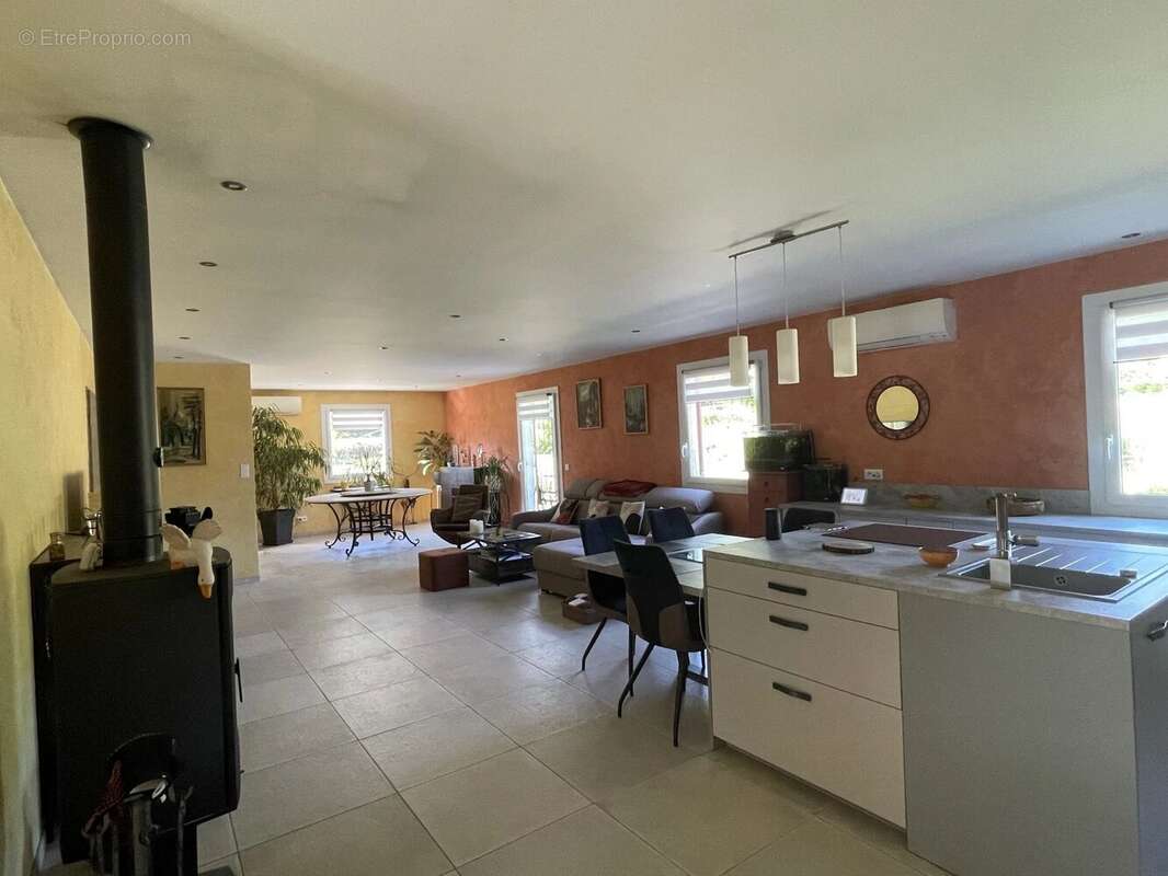 Maison à FIGANIERES