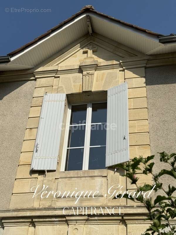 Maison à PETIT-PALAIS-ET-CORNEMPS