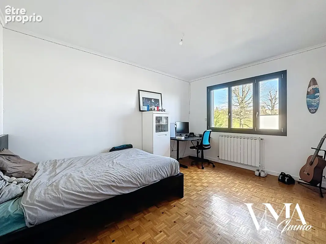 Maison de 197m2 sur une parcelle de terrain de 1156m2 avec piscine / Dardilly - photo 15