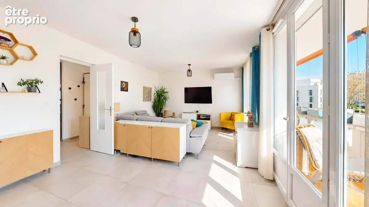 Bel appartement traversant rénové – lumineux – balcon – possibilité 3 chambres - photo 4