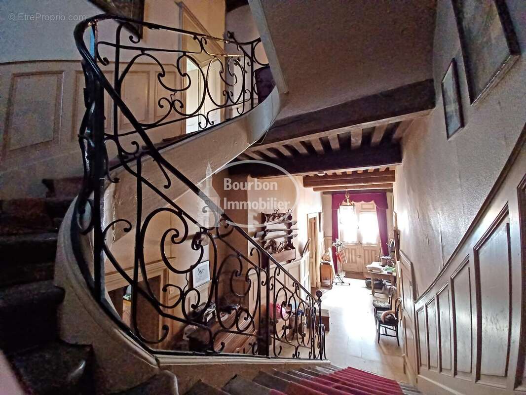 Maison à TOULON-SUR-ARROUX