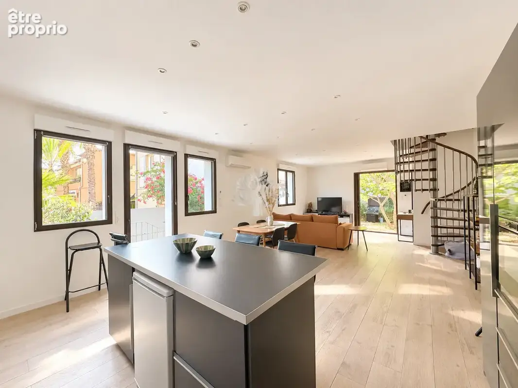 Rare a la vente - villa prestige - centre ville de sanary sur mer - photo 3