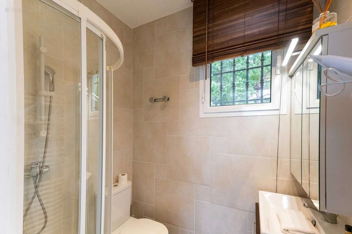 Falicon - Villa 7 pièces avec piscine chauffée, jardin 1350m², garage - photo 25