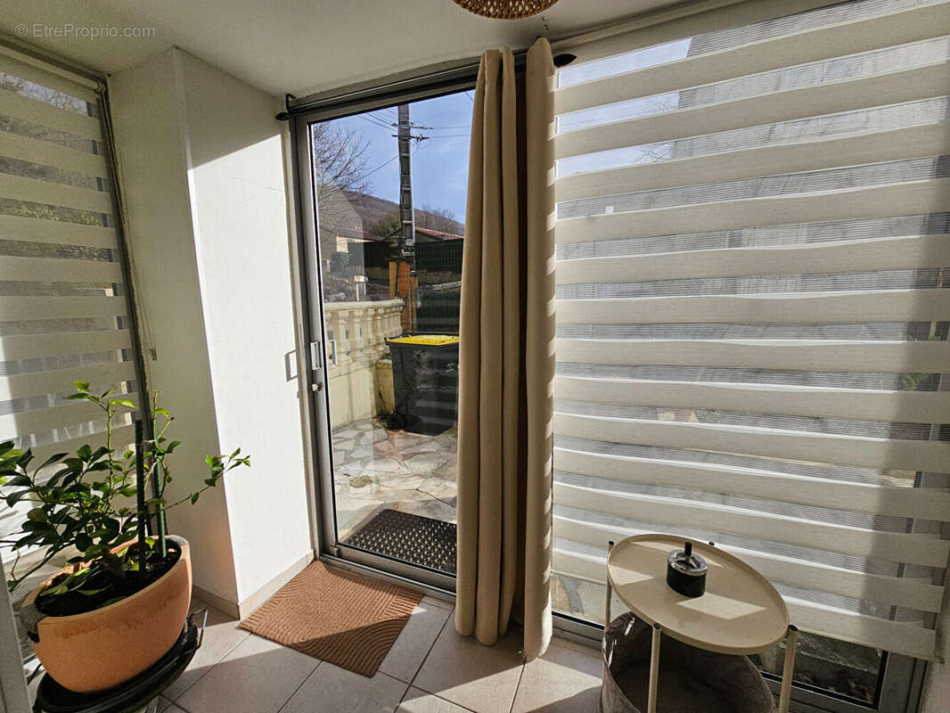 Maison en vie de plain-pied avec jardin et garage - photo 7