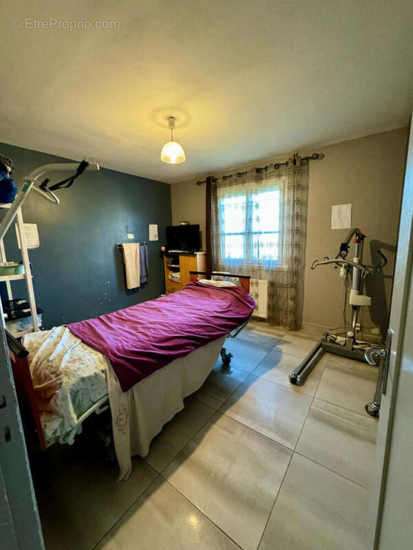 Chambre  du bas  - Maison à CAHORS