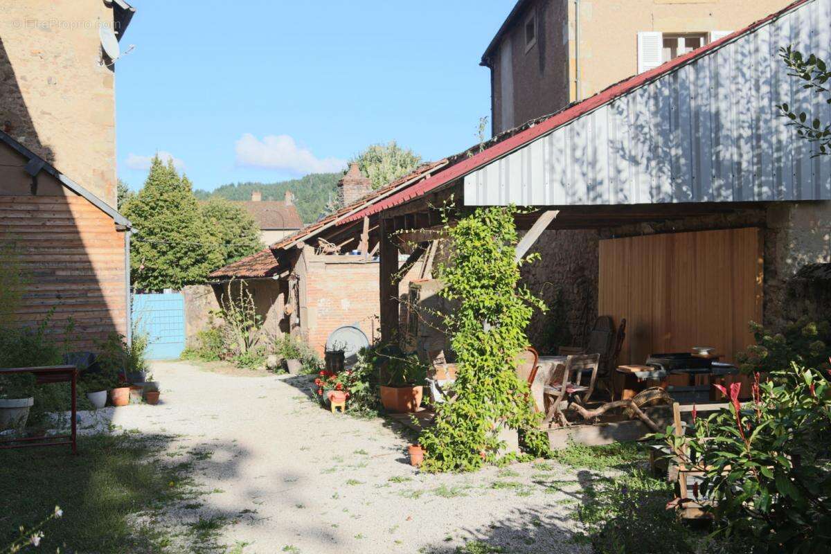 Maison à LUCENAY-L&#039;EVEQUE