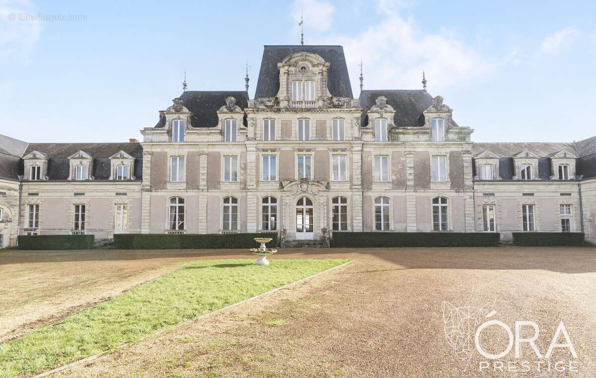 1600 m² à Soulaire-Et-Bourg  - photo 2