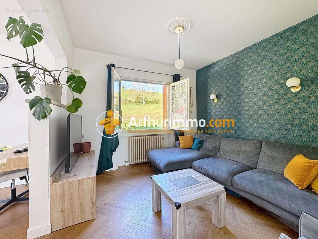 Maison à NIVOLAS-VERMELLE