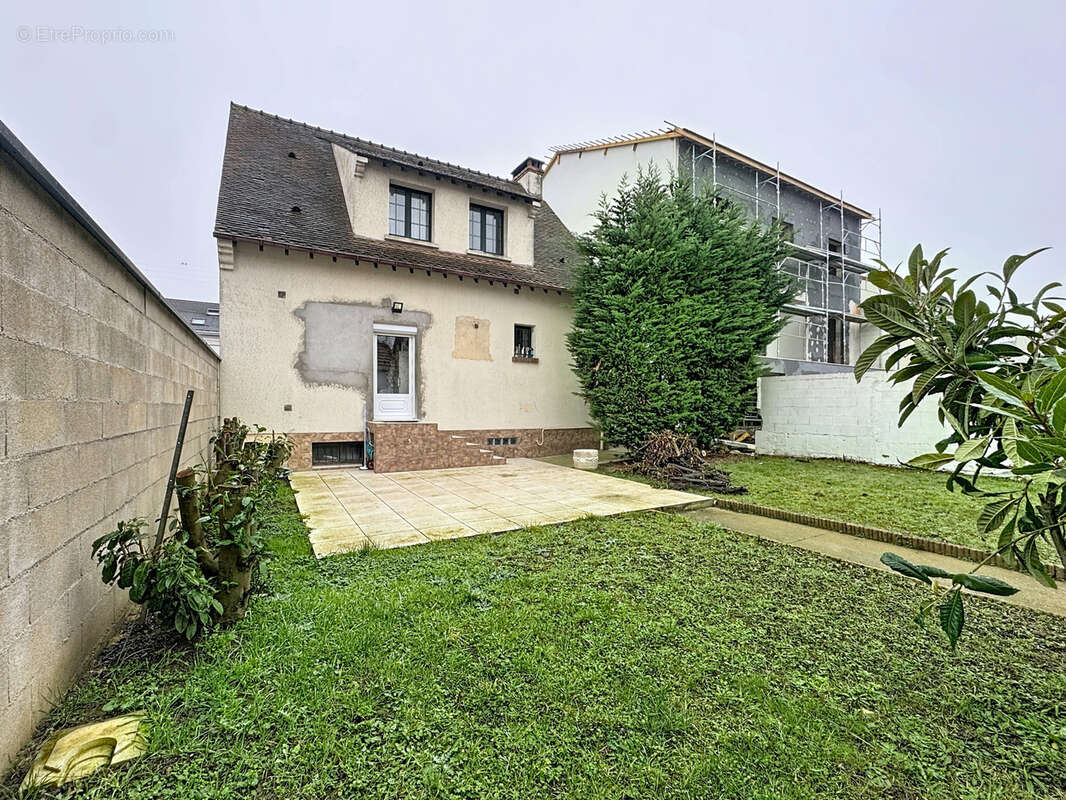 Maison à PARAY-VIEILLE-POSTE