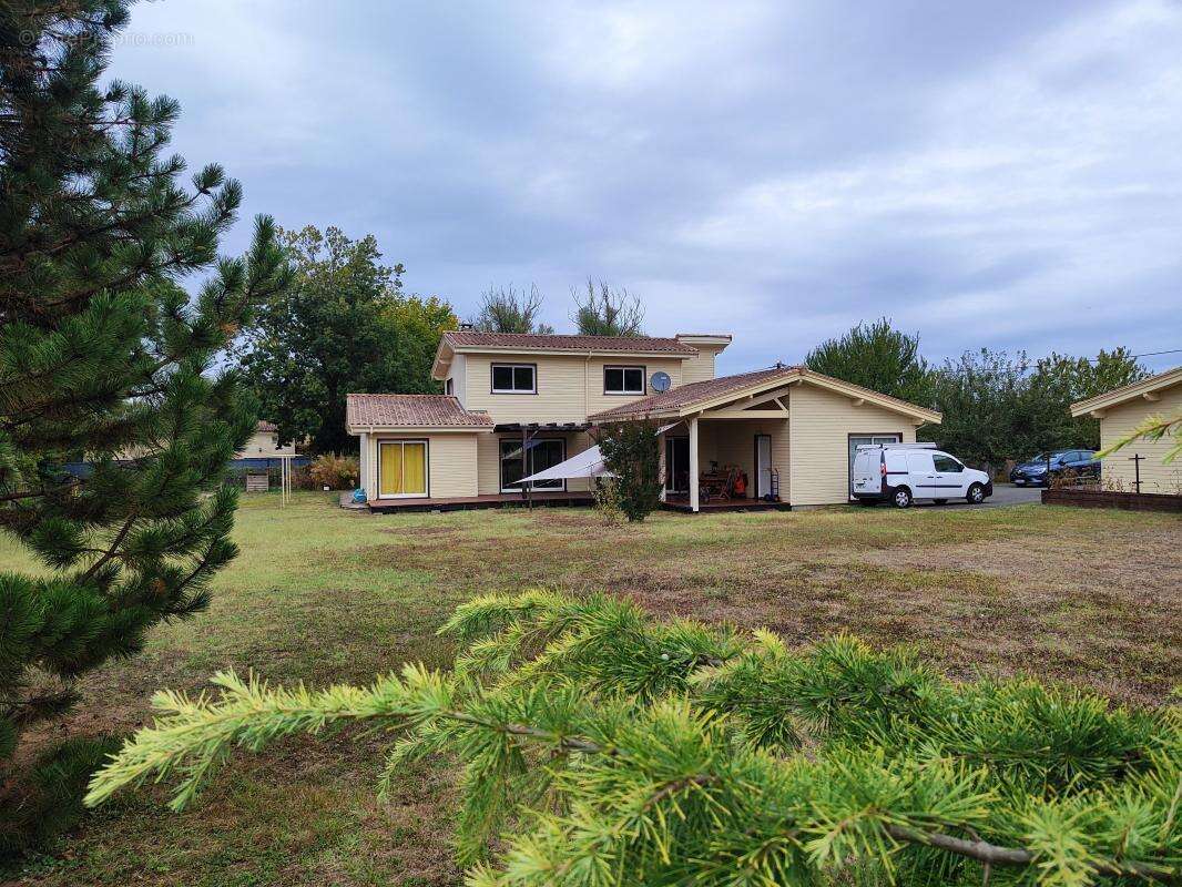 Maison à CUBZAC-LES-PONTS