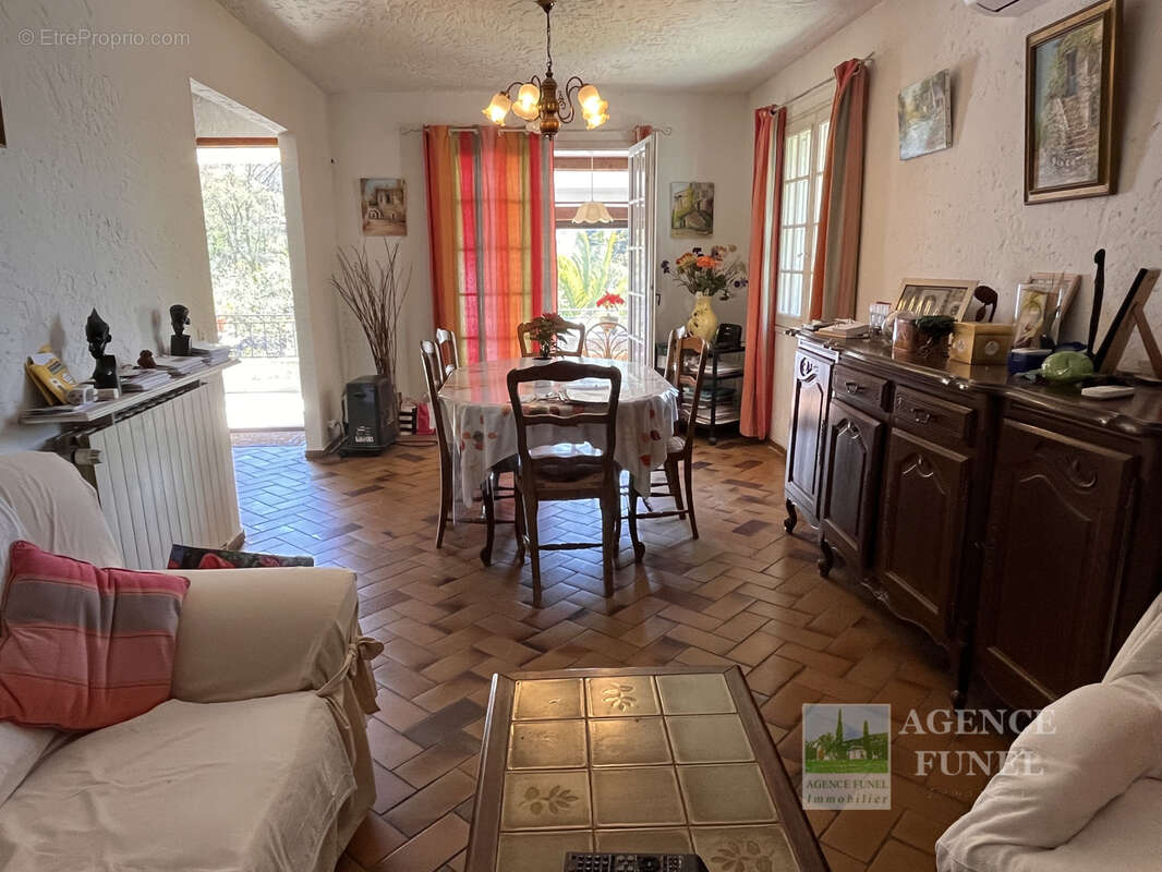 Maison à CHATEAUNEUF-GRASSE