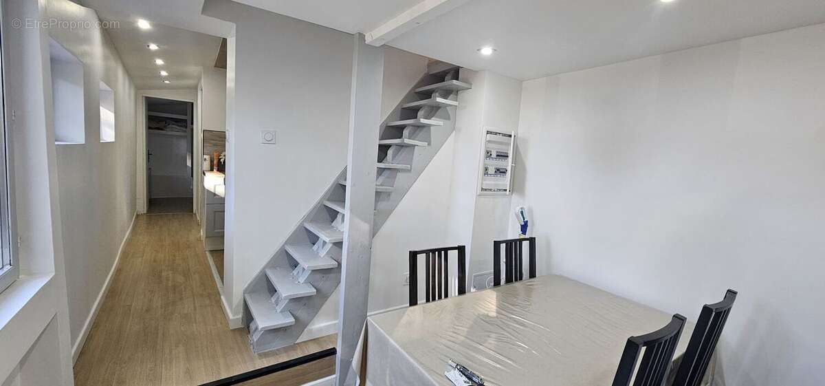 Mobilhome, terrain, habitation legere, chalet, 3 pieces, proche - Maison à LE CASTELLET