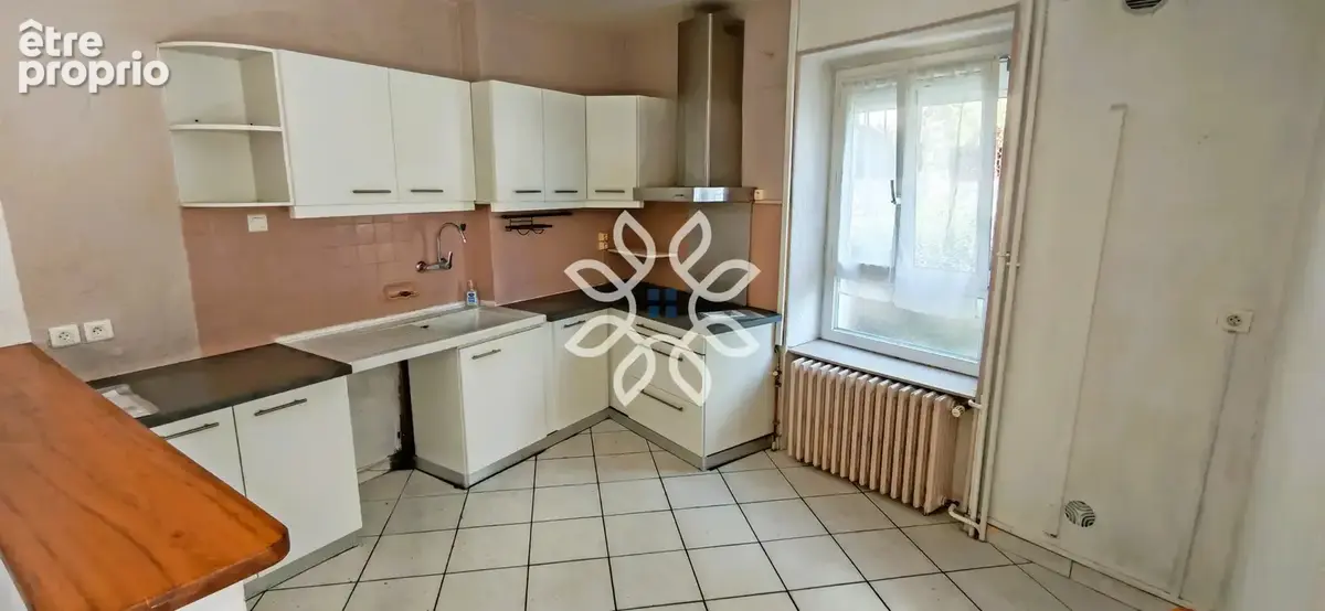 Maison T7 avec cour - centre ville - photo 2