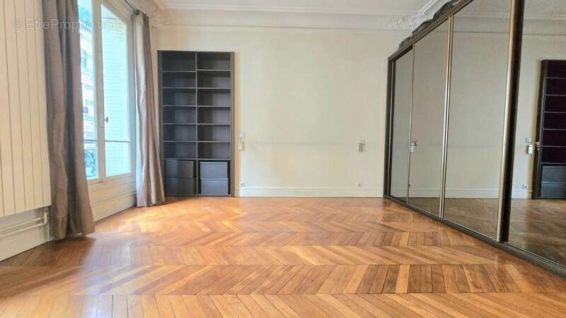 Appartement à PARIS-7E