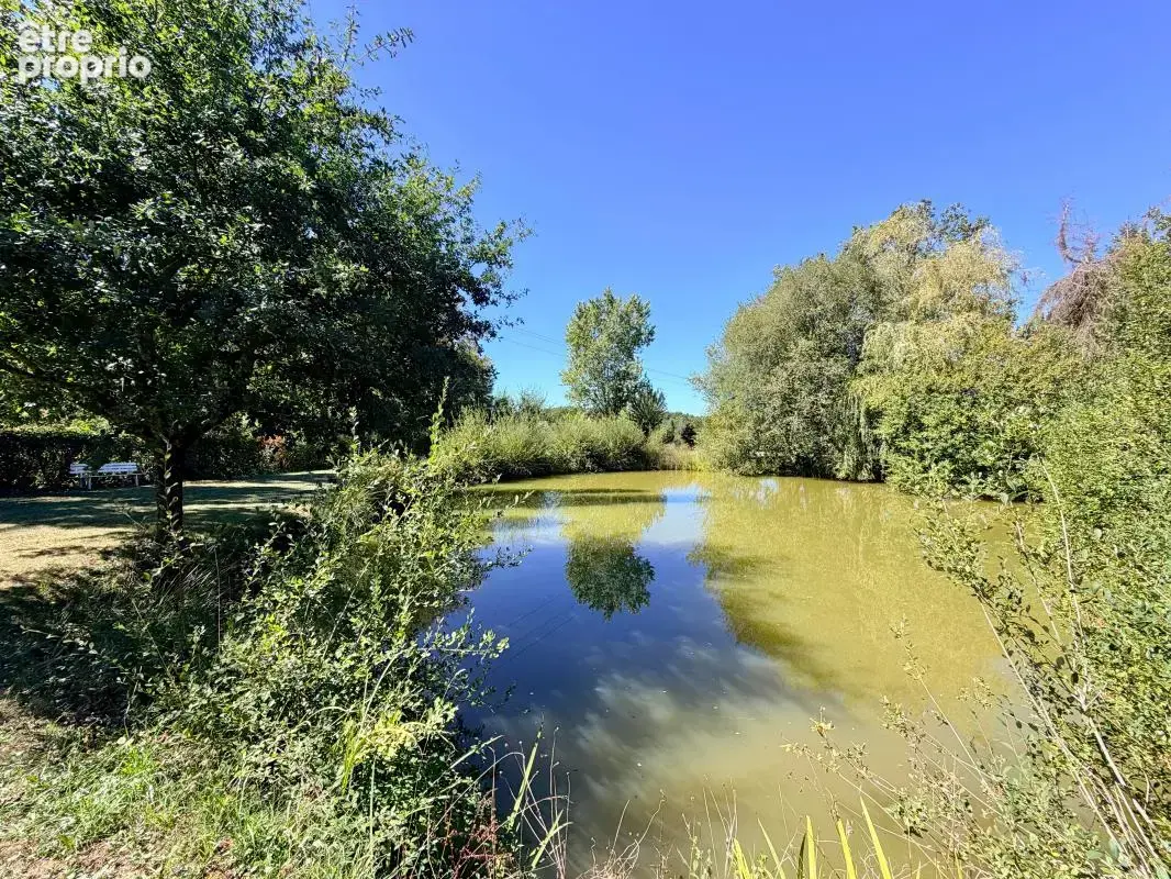 Trois maisons en pierre, piscine et étang - photo 35