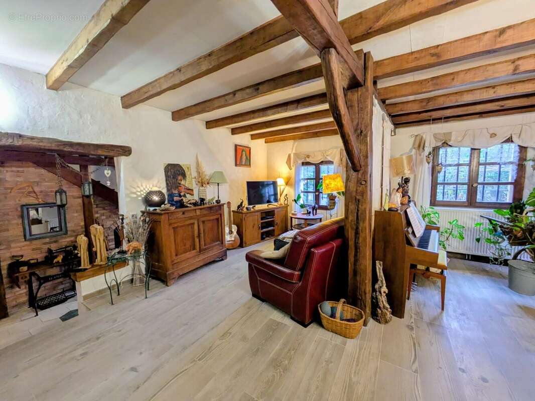 Maison à COISE-SAINT-JEAN-PIED-GAUTHIER