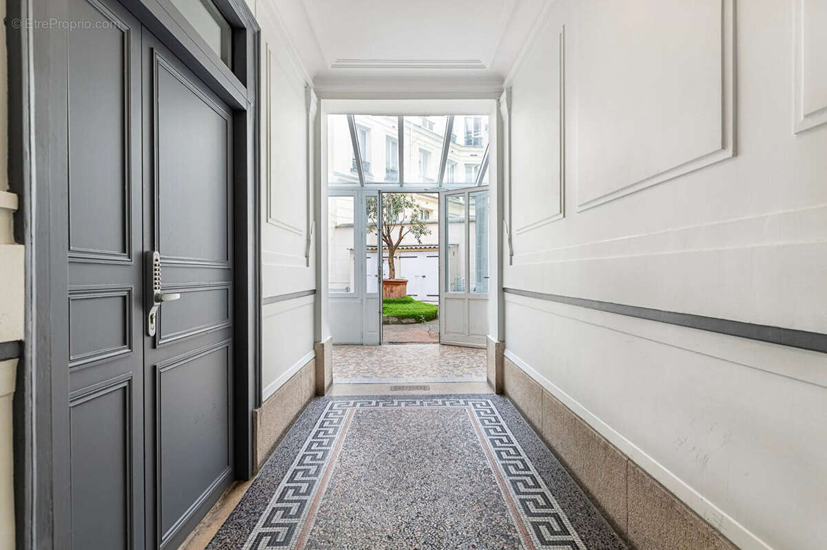 Appartement à PARIS-16E