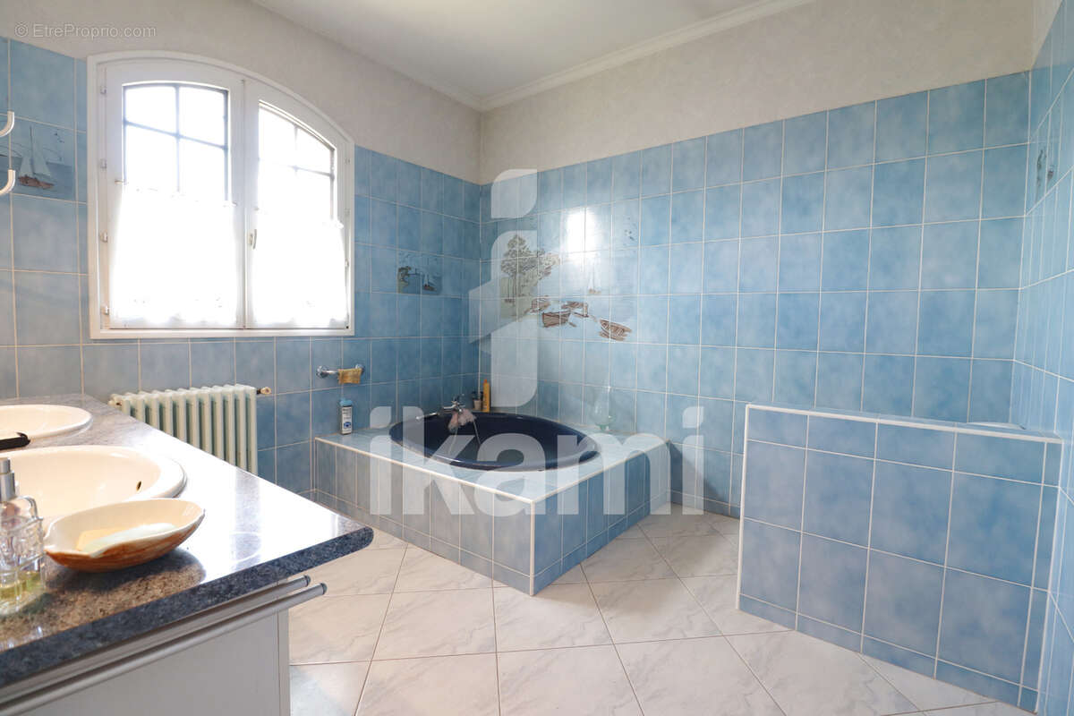 Maison à SALAISE-SUR-SANNE