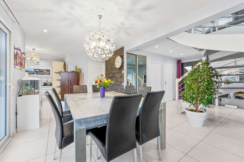 Maison à vendre 7 pièces SEGNY (01) - photo 2