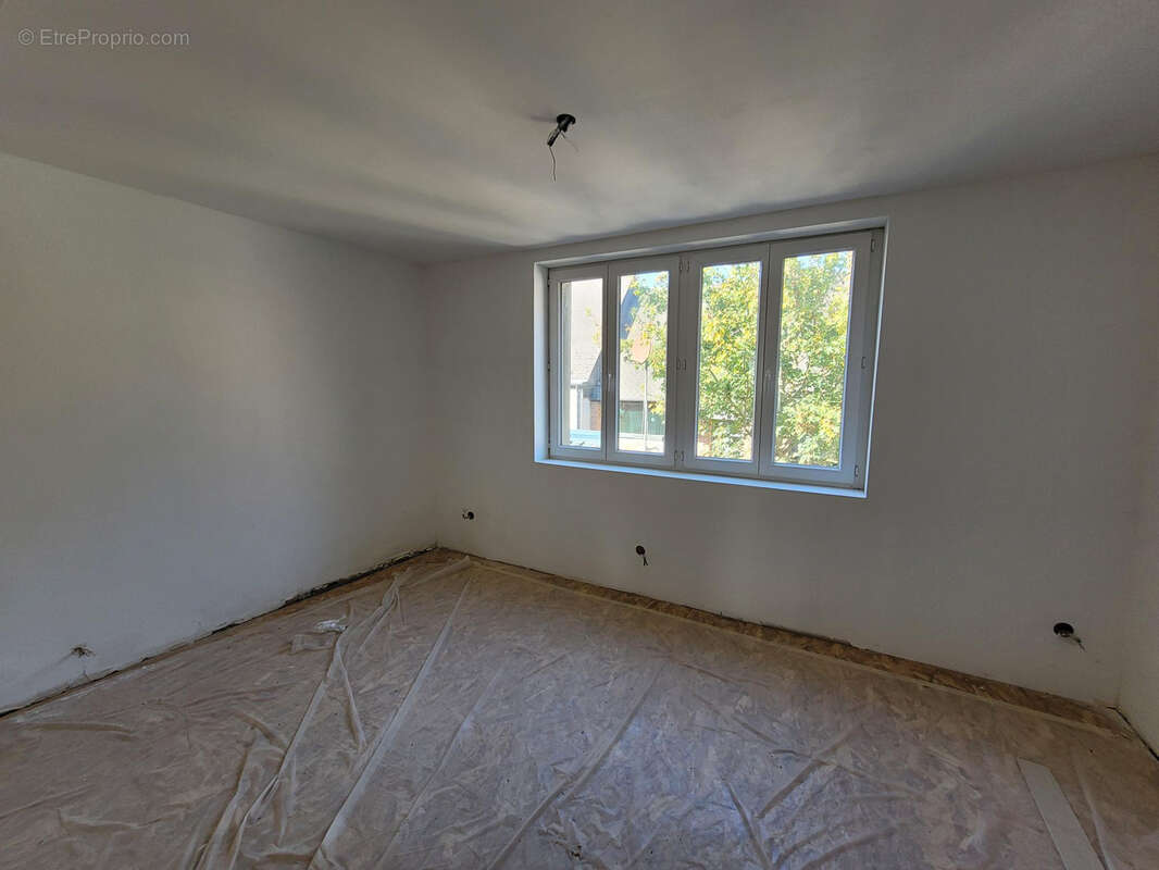 Maison à AVESNES-SUR-HELPE