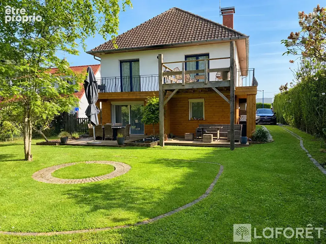 Maison à LA CHAPELLE-D'ARMENTIERES
