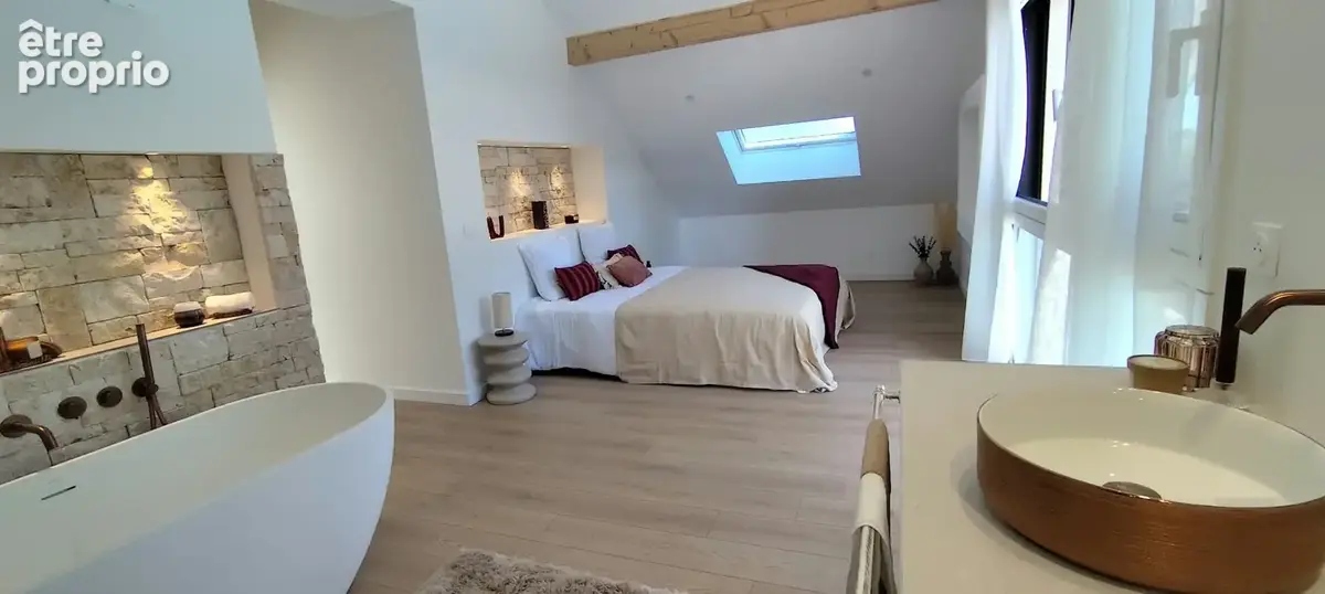 Maison, 4 Chambres, entièrement rénovée avec 3 suites parentales et piscine sur 1500 m2 de terrain - photo 15