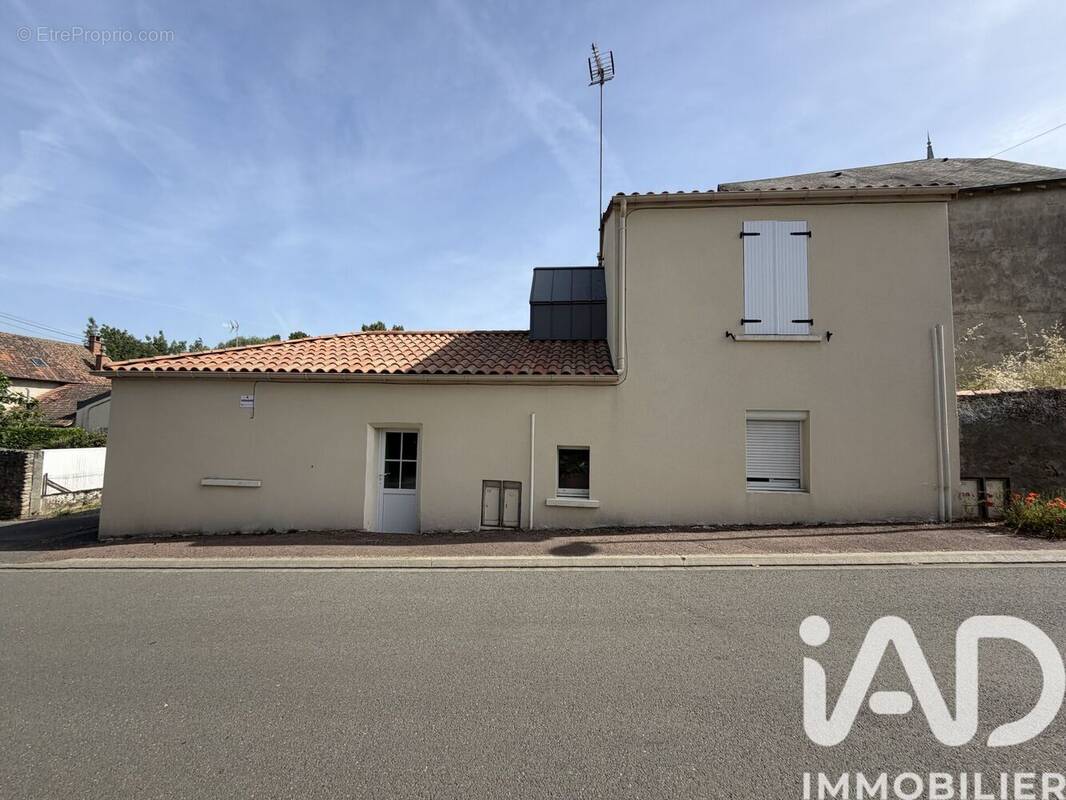 Photo 1 - Maison à SAINT-VARENT