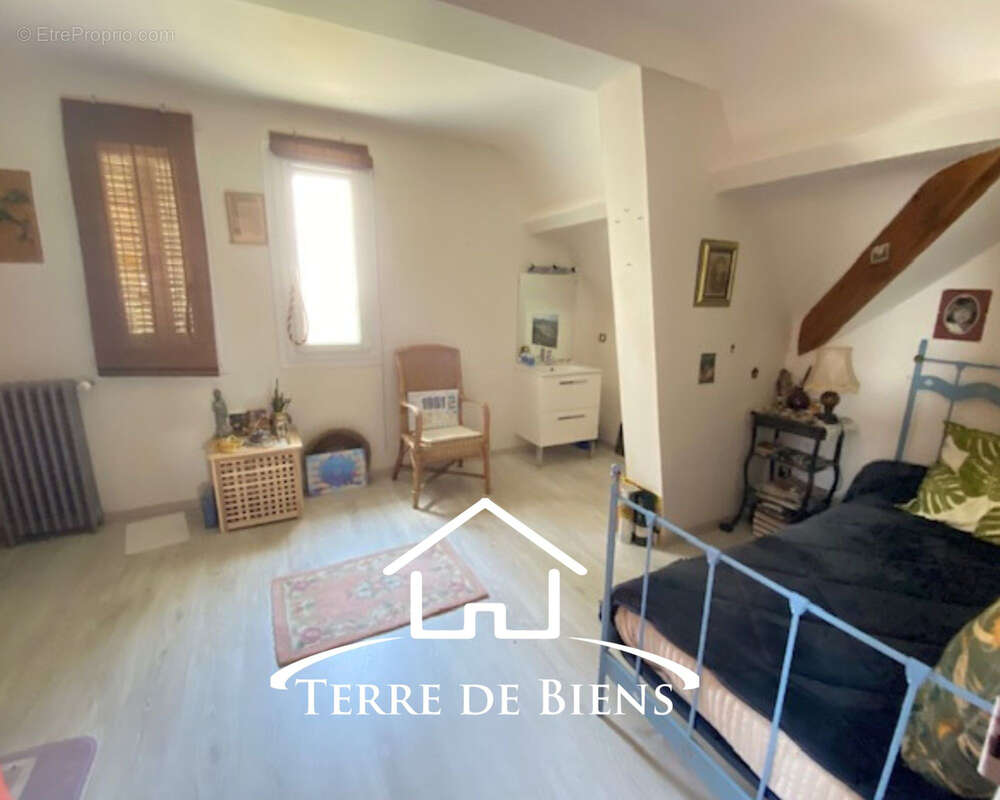 Propriété de caractère de 250 m2 habitables sur plus de 1,25 hectare   6 Chambres, 5 BOXES, À 10 minutes de Vi - photo 22