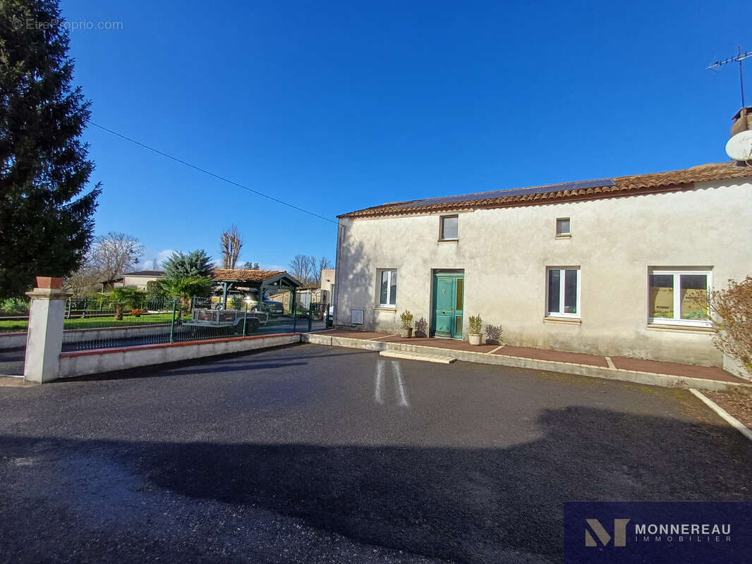 Maison à BAIGNES-SAINTE-RADEGONDE