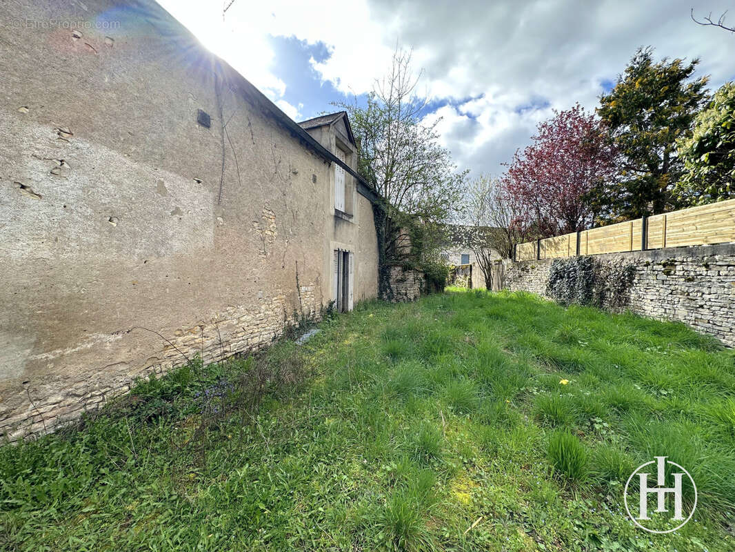 Maison à DUN-SUR-AURON