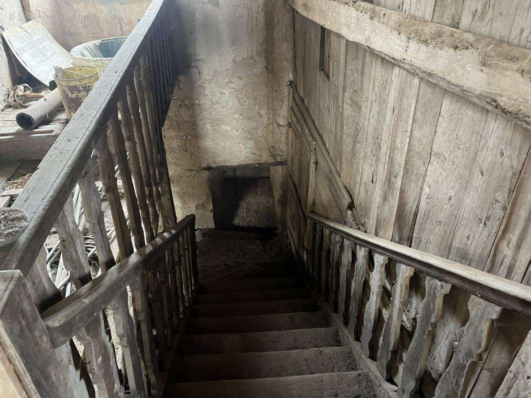 Maison à LA CHAPELLE-AUX-SAINTS
