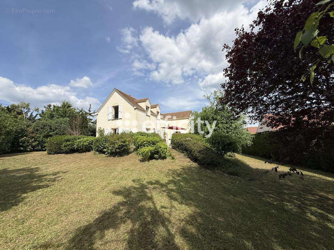Maison à MEZY-SUR-SEINE