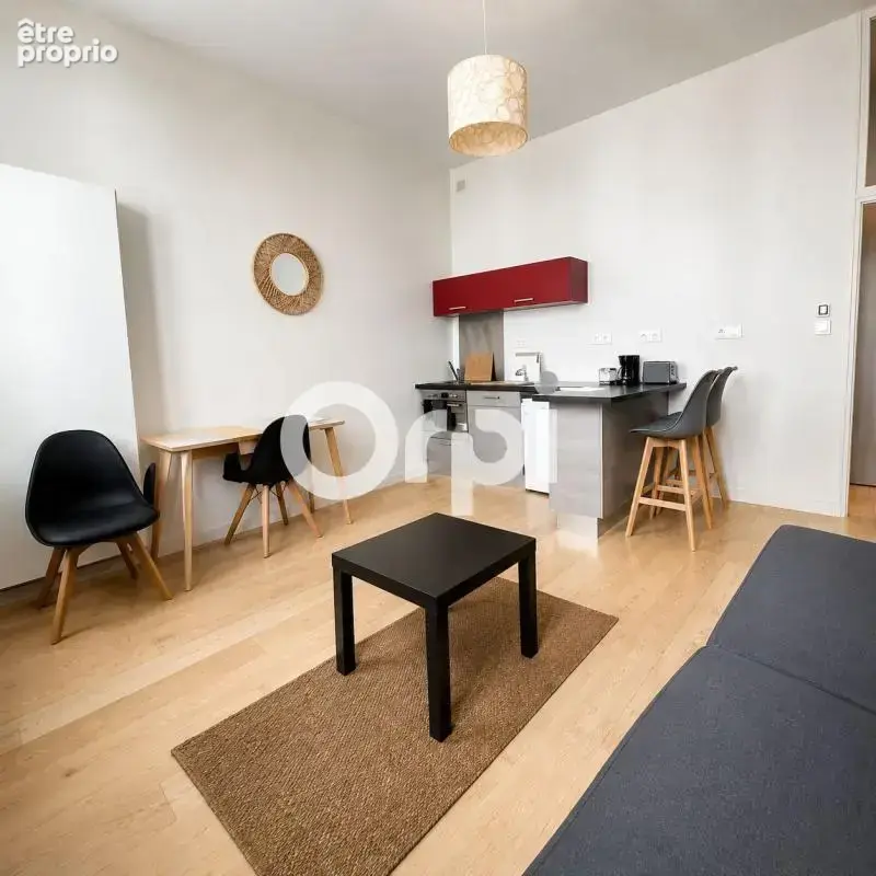 Studio meublé de charme à vendre – Quartier de la Coursive, hyper-centre de La Rochelle – Immeuble historique réhabilité - photo 4