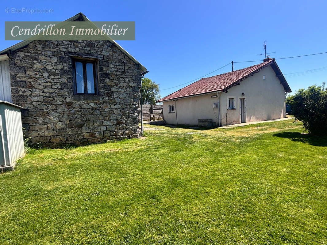 Maison 60m2. rénovée, avec jardin et dépendance. - photo 9