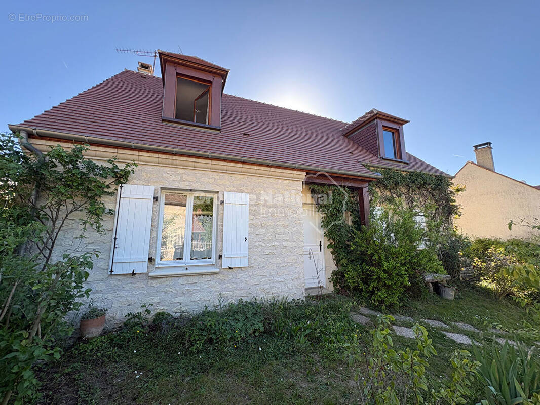 Maison à NESLES-LA-VALLEE
