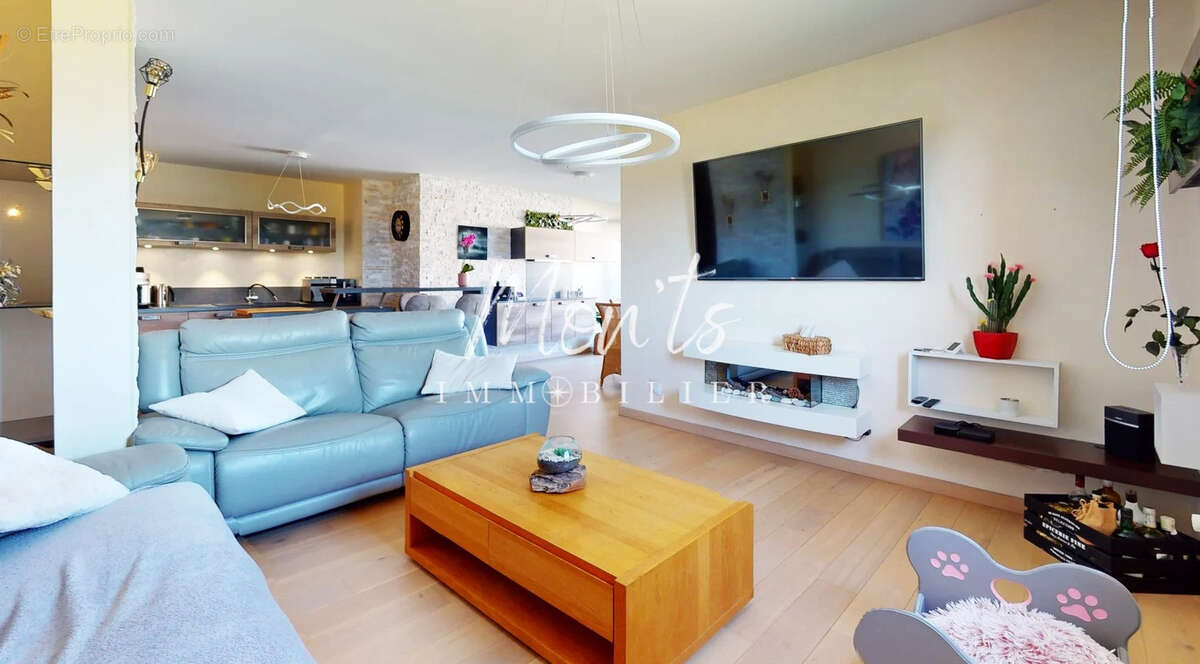 Appartement à VIRY