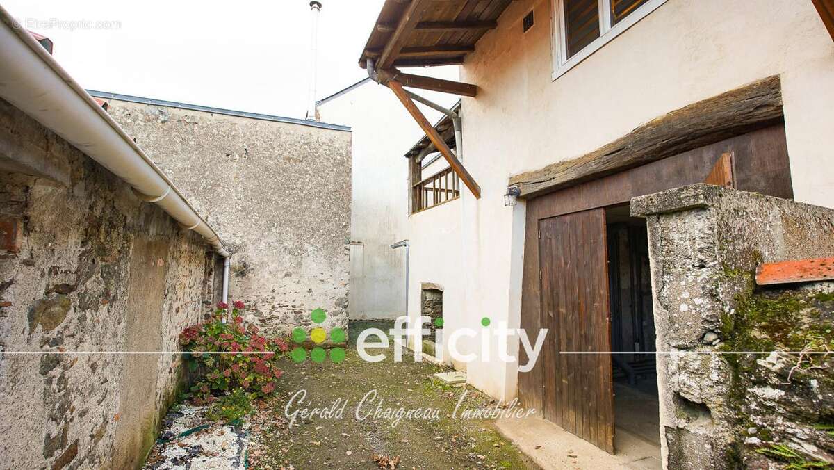 Maison à SAINT-COLOMBAN