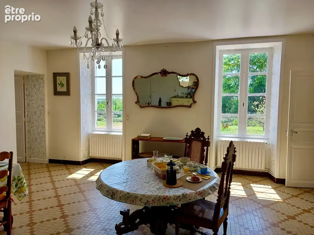 Elegante maison non-mitoyenne avec gîte, vaste dépendances, 2 km du centre ville - photo 2
