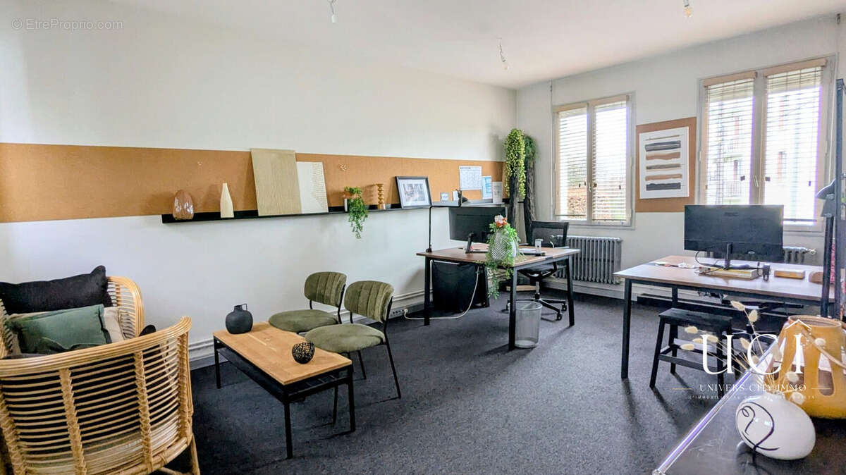 Commerce 284 m² à Saint-Sebastien-Sur-Loire  - photo 4