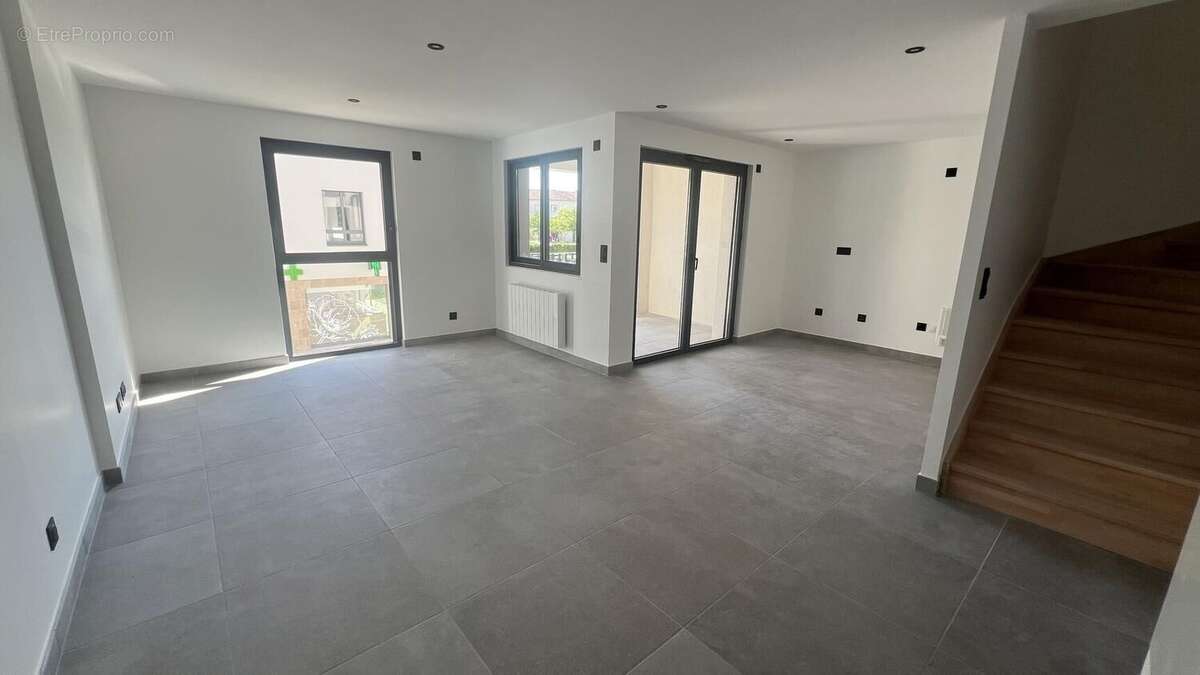 Photo 3 - Appartement à LA TOUR-DE-SALVAGNY