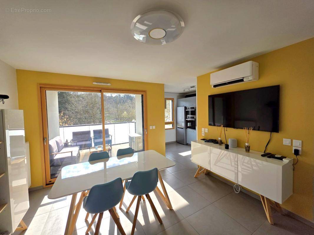 Appartement à CHARBONNIERES-LES-BAINS