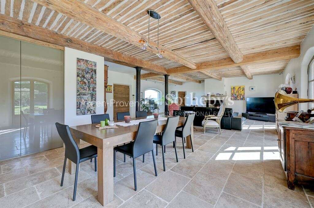 Maison à MEYRARGUES