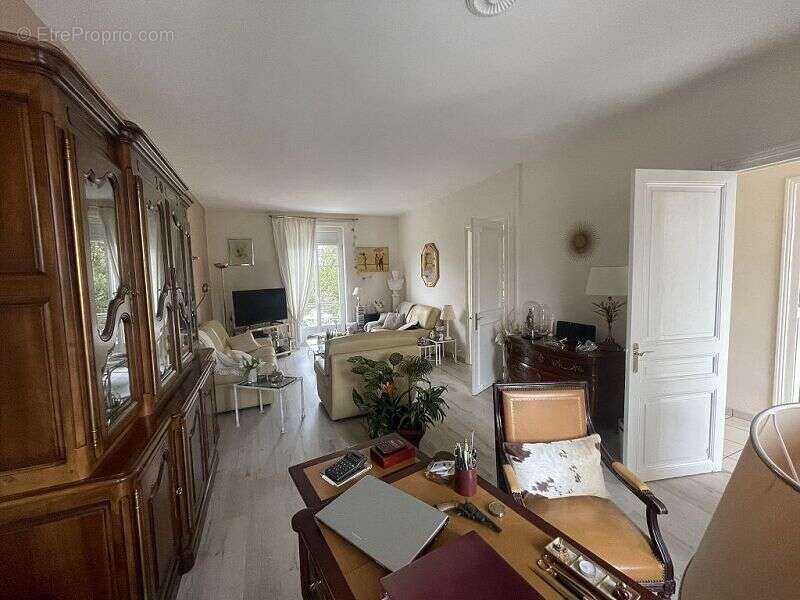 Maison à MONTROND-LES-BAINS