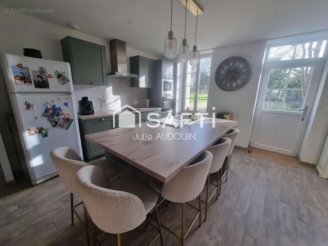 Maison 141 m² à Aumagne  - photo 6