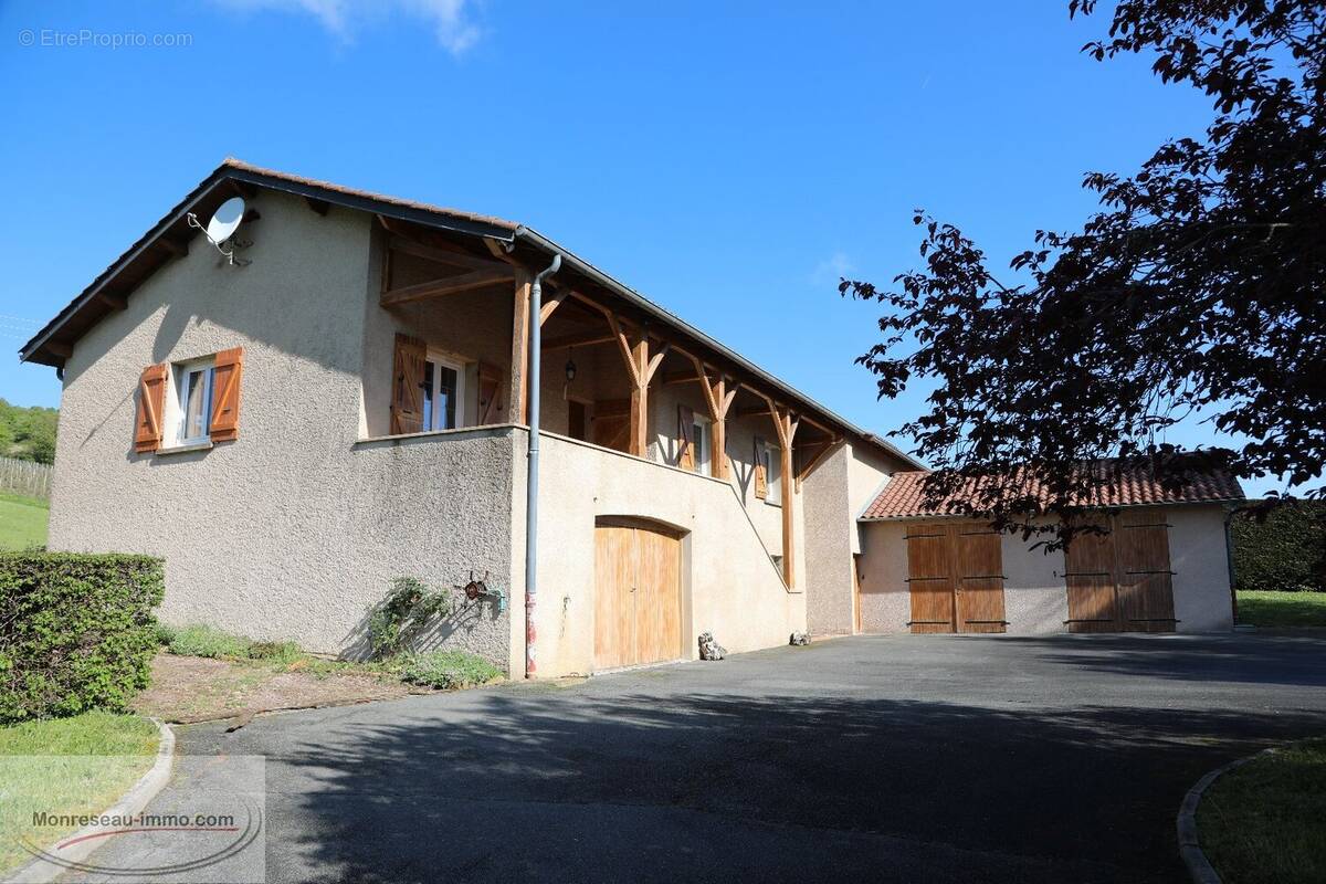 Maison à LA ROCHE-VINEUSE